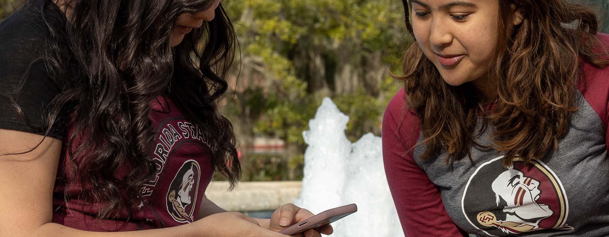 Two FSU students conversing.